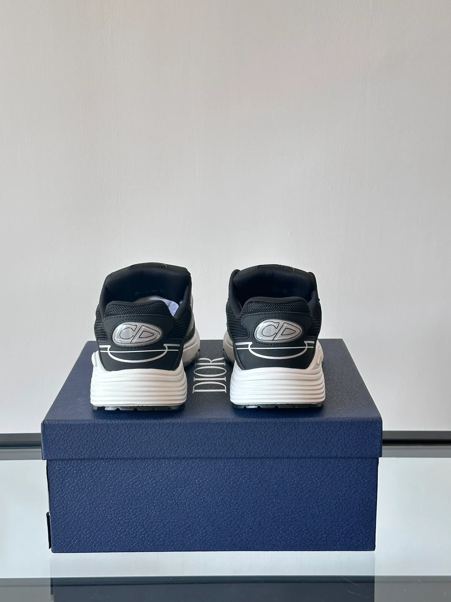 Men's Men's Shoes 💰p440 "Dio*" Dior B30 series sports shoes, multi-color mesh fabric and multi-color technical fabrics, this season's new B30 low-top sports shoes are one of the flagship styles of the series. Crafted from multicolor mesh and technical fabrics, it's finished with a reflective "CD30" graphic and silver-toned "DIOR B30" and "CD30" logos on the heel and tongue. An extra-light, sculpted rubber sole with signature accents adds style, while internal stretch details create ideal comfort. It can be matched with various casual styles to show a fashionable and modern sports style. Size: 38-44 (45-46 customized)